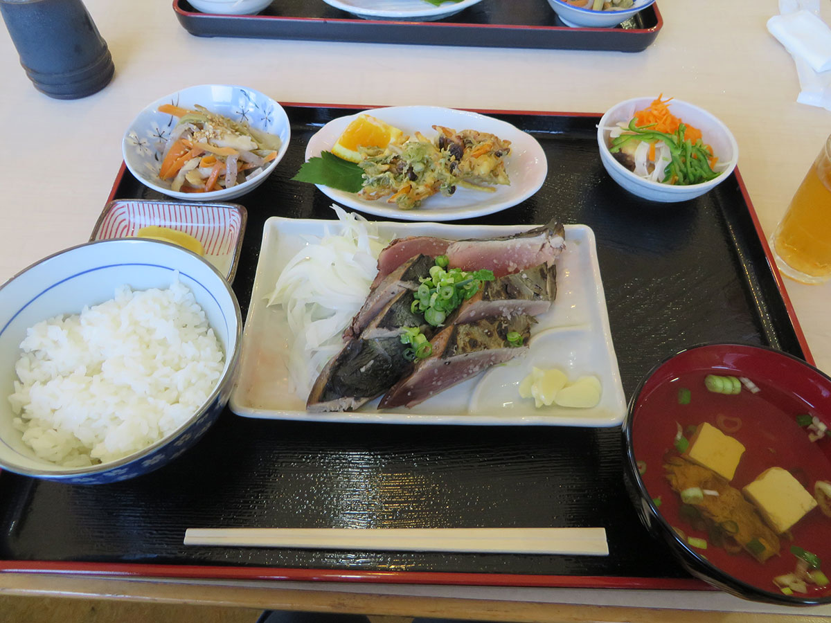 Katsuo no tataki (seared bonito) experience_3